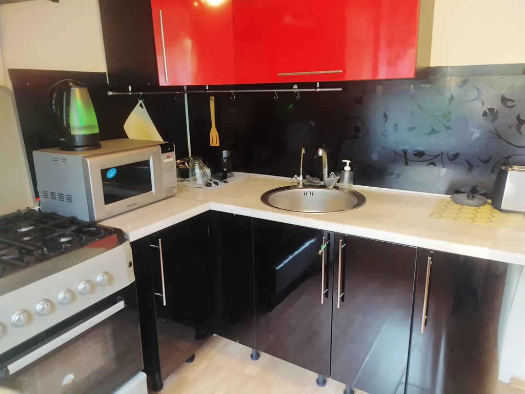 Тихий отдых в зелёном районе, просторная и светлая квартира