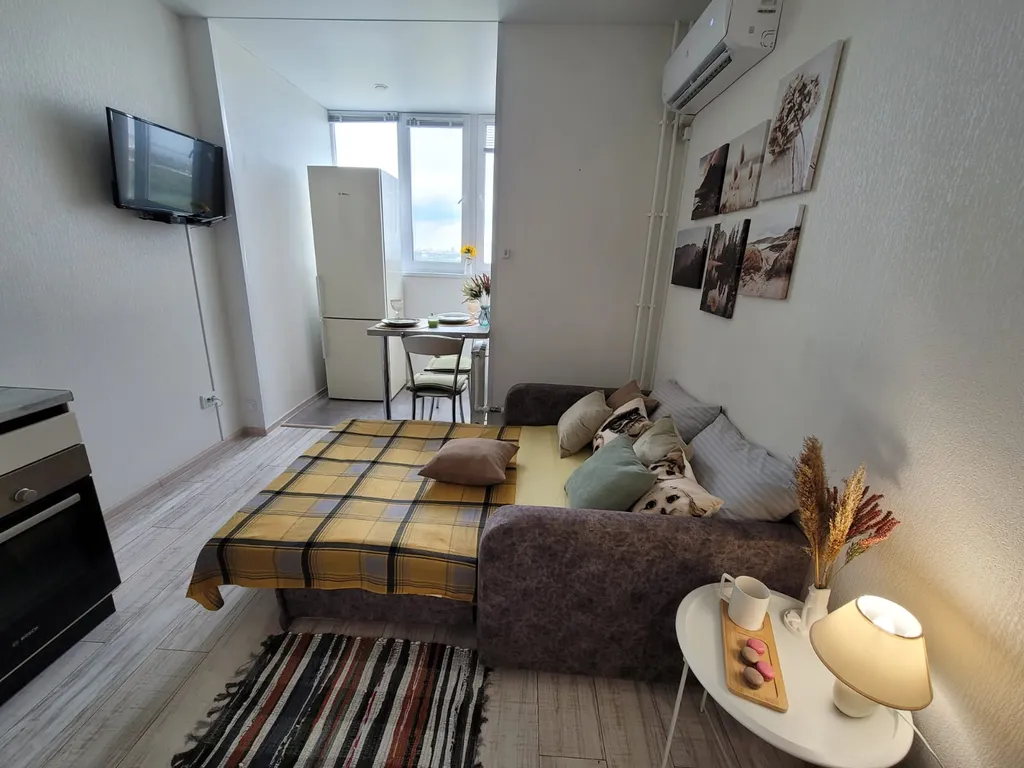 Уютная студия у парка молодежный с видом на реку