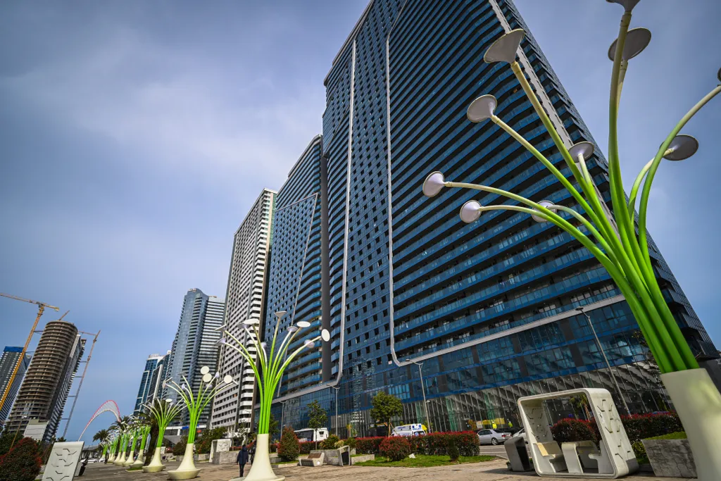 Студия с панорамным видом на город, горы и стадион