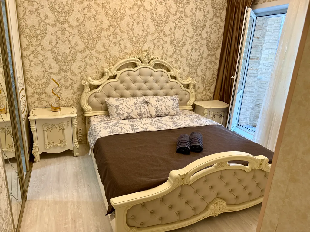 Трехкомнатная квартира возле ТЦ Европа