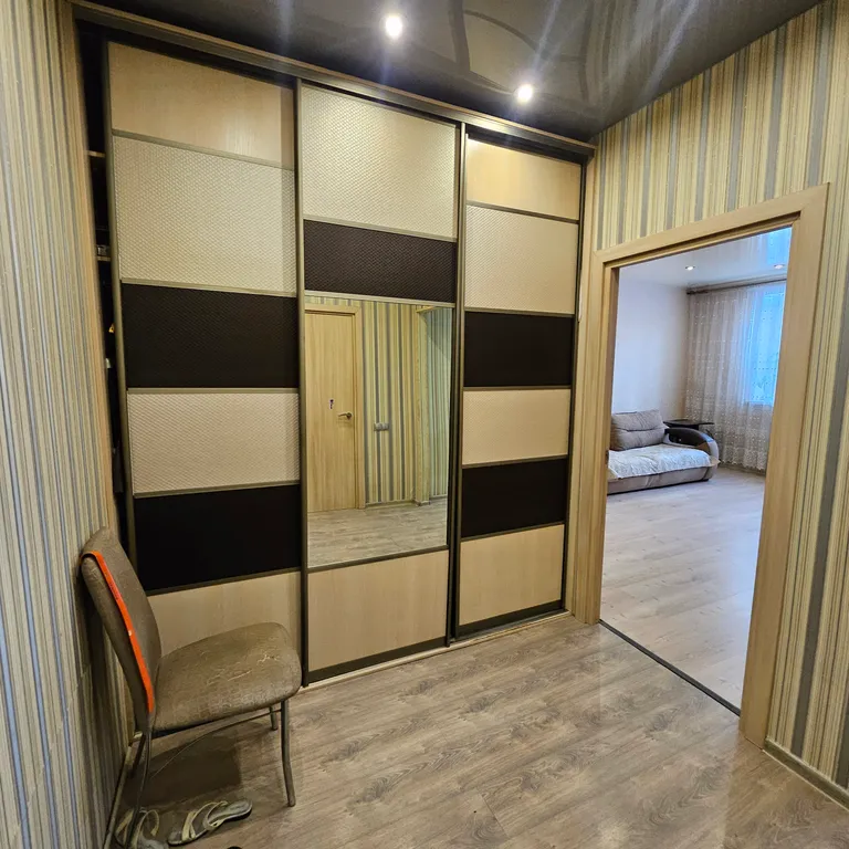 Большая квартира с лоджией в центре города