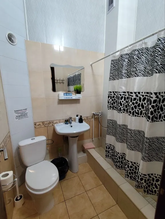 Трехместный номер с 2  кроватями и диваном. Стандарт с видом на море.