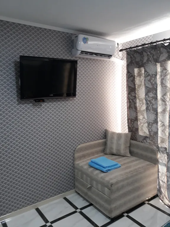 Комната в доме с балконом