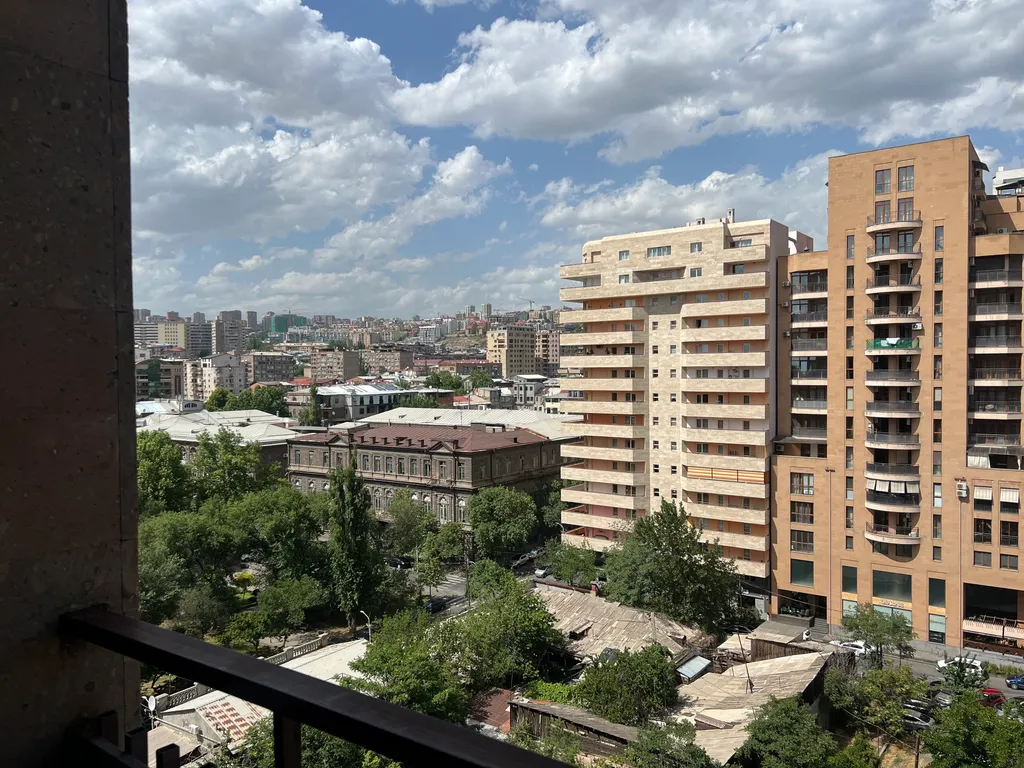 Семейные апартаменты с видом на город в центре