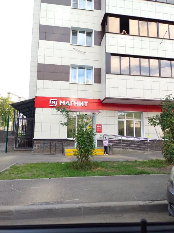 Уютная студия в новом доме с красивым видом из окна