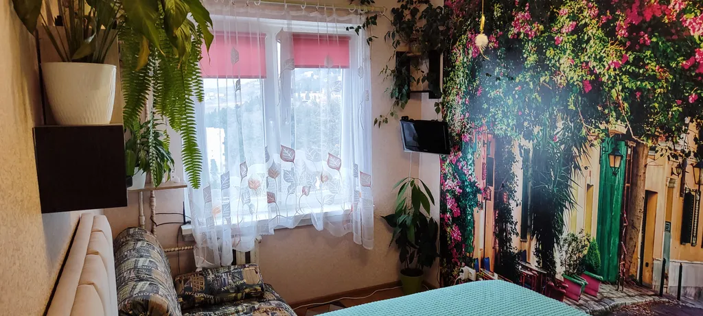 Двухкомнатная квартира в микрорайоне с видом на море и горы