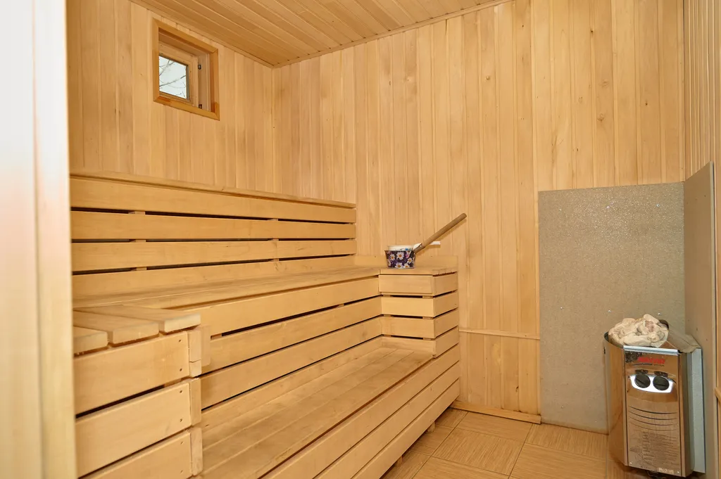 Уютный коттедж с 4-ми спальнями, баней и бильярдом у озера