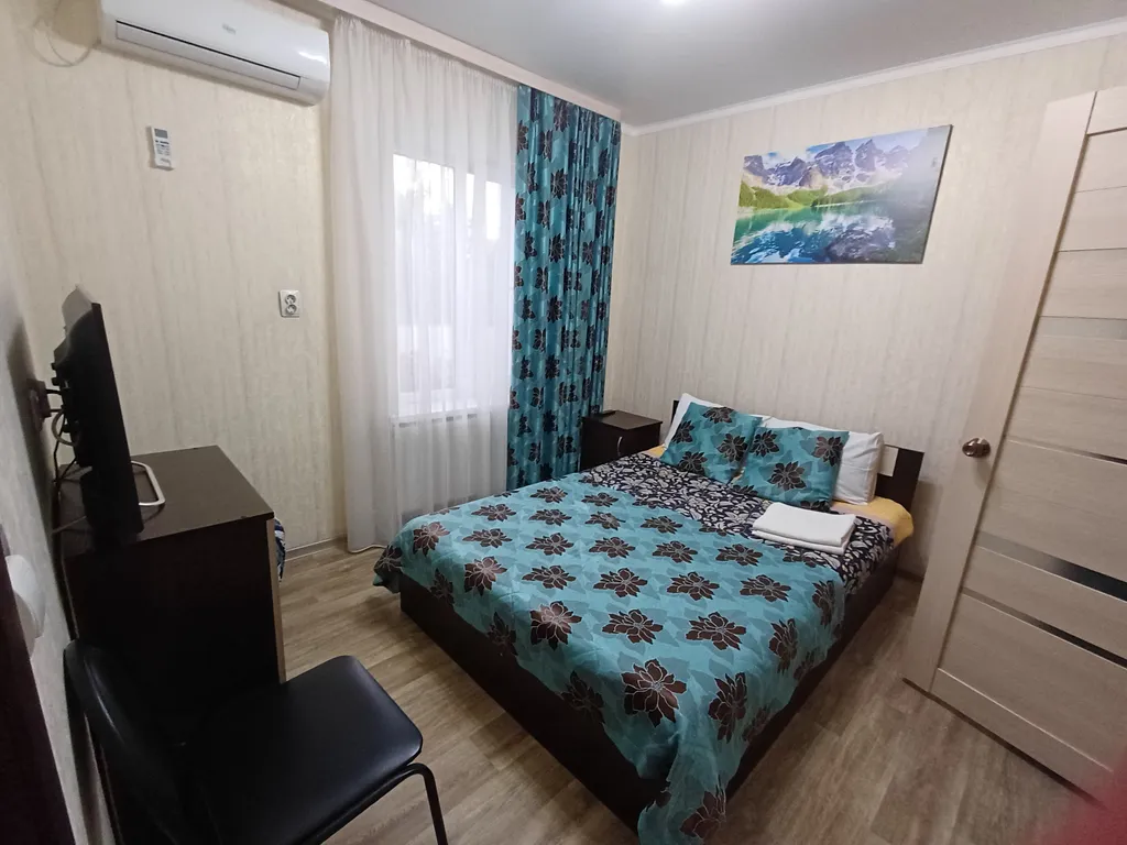 Уютный двухэтажный дом в центре города ( 1 этаж)