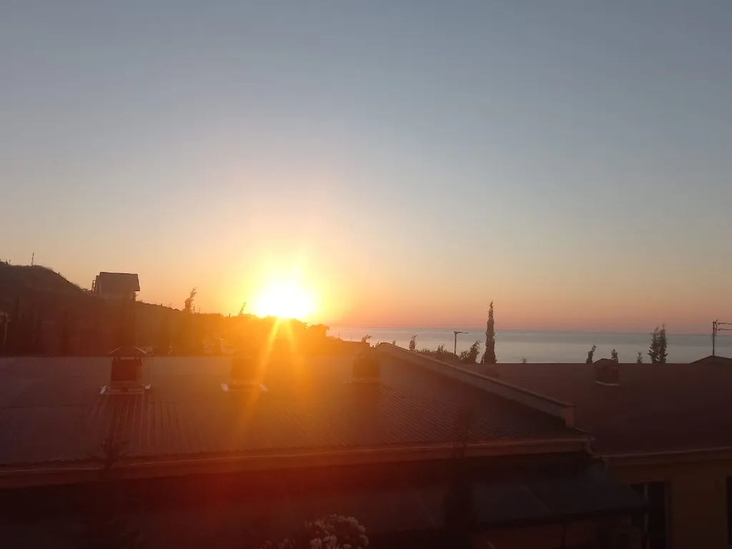 Апартаменты в Алуште с видом на море рядом с пляжем