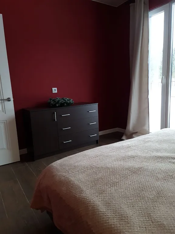 Уютный загородный дом с панорамным окнами