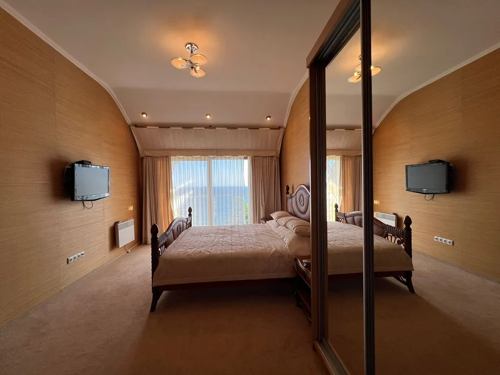 Видовые 3-комнатные апартаменты возле пляжа