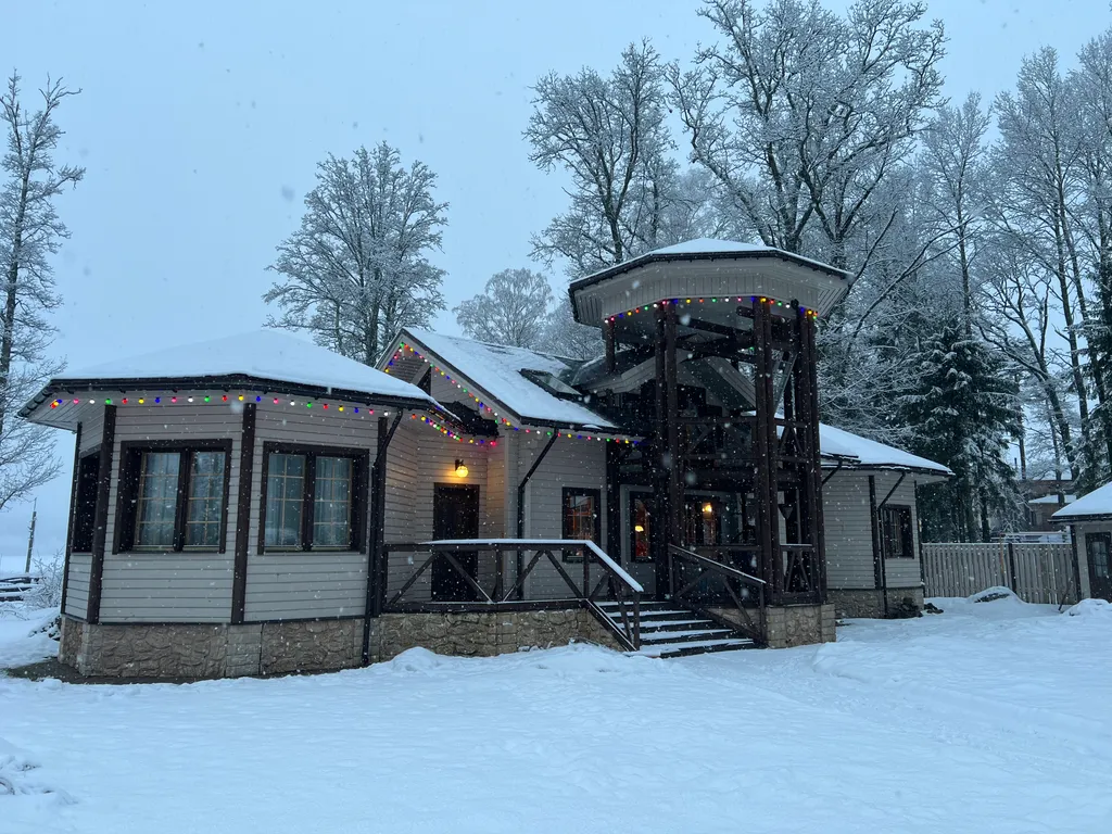 Уютный дом на берегу