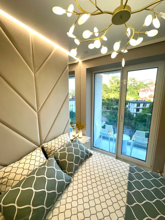 Дизайнерская квартира возле моря с балконом