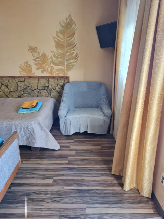 Комната с балконом