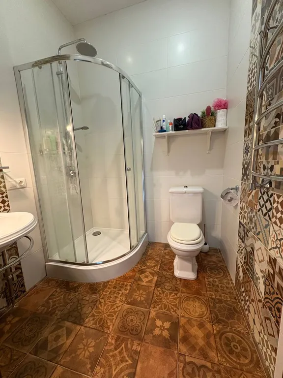 Дом в горах на берегу реки