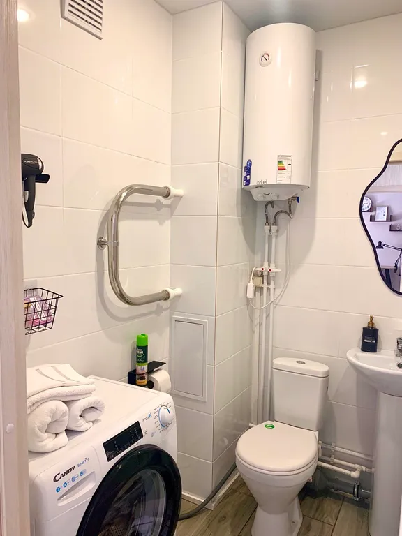 Семейный отдых в тишине: новый дом, безопасный двор и уютная квартира