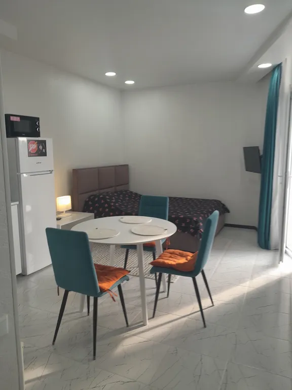 Уютная студия в центре с видом на горы