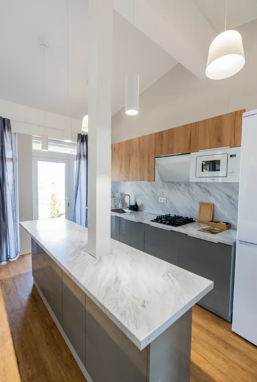 Премиальная вилла на берегу озера с выходом к пляжу