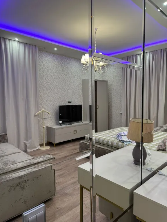 Резиденция в деревне в окружении леса