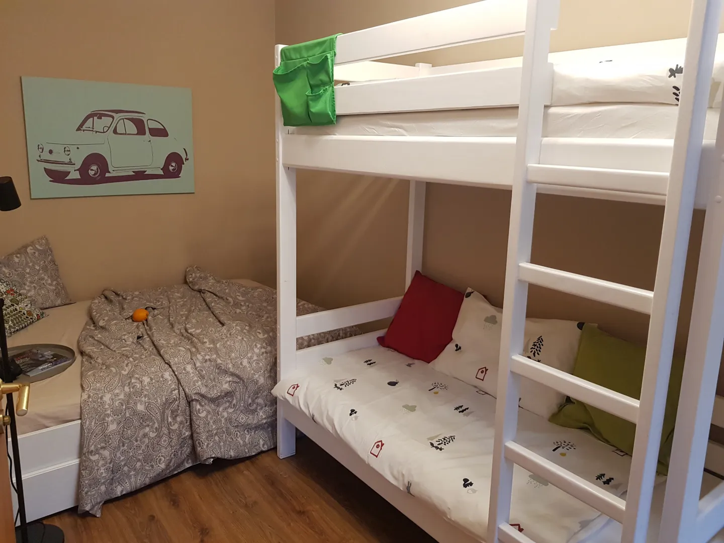 Спальня 13м2: двуспальная кровать 140х200 + детская двухъярусная кровать со спальными местами 170х80