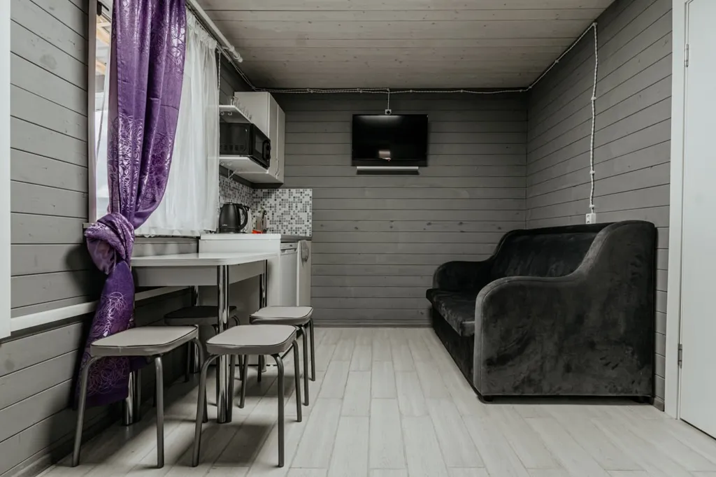 Домик у озера