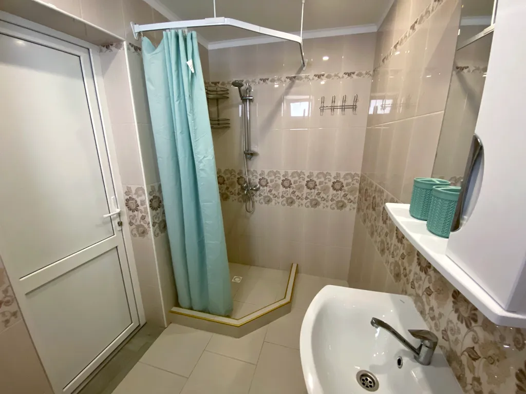 Коттедж Небольшой дом с двумя изолированными спальнями — Геленджик