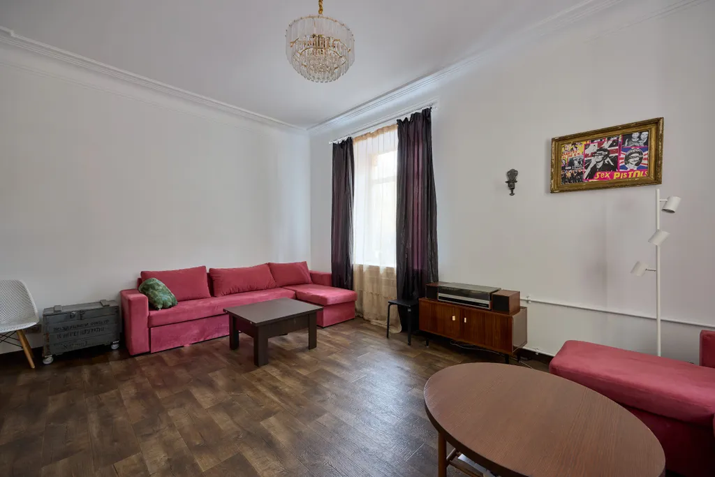 12-местный апартамент в ретро стиле с кинотеатром и Sony PS4