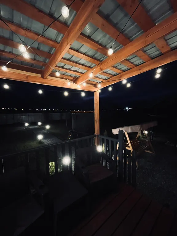 Уютный домик в тихом месте у реки