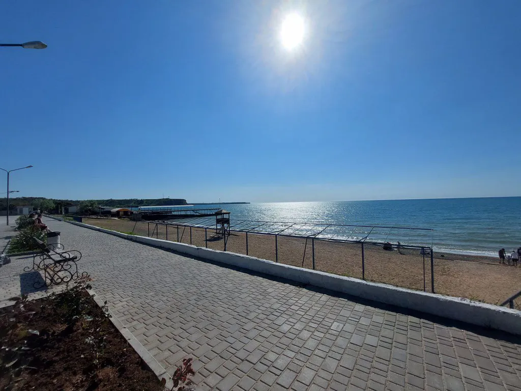 Дом в сосновом лесу рядом с морем