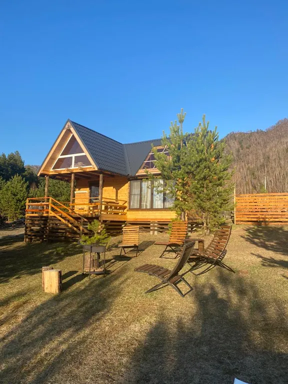 Кедровый коттедж в живописном месте Чемала