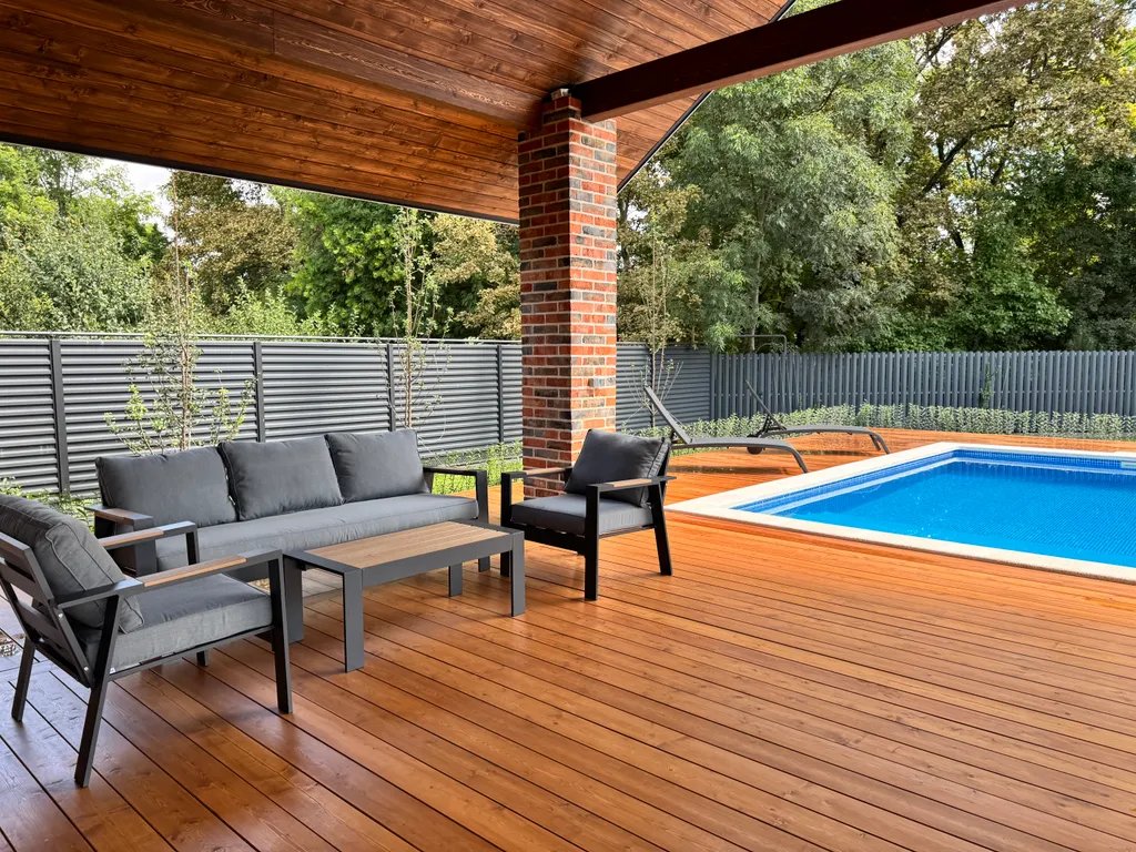 Вилла с бассейном и сауной вблизи леса