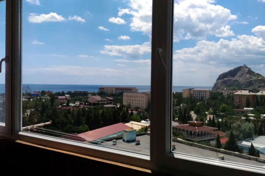 Квартира с видом на море, крепость и горы