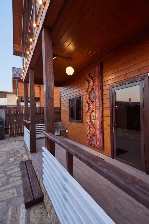 Двухэтажный гостевой дом на берегу моря