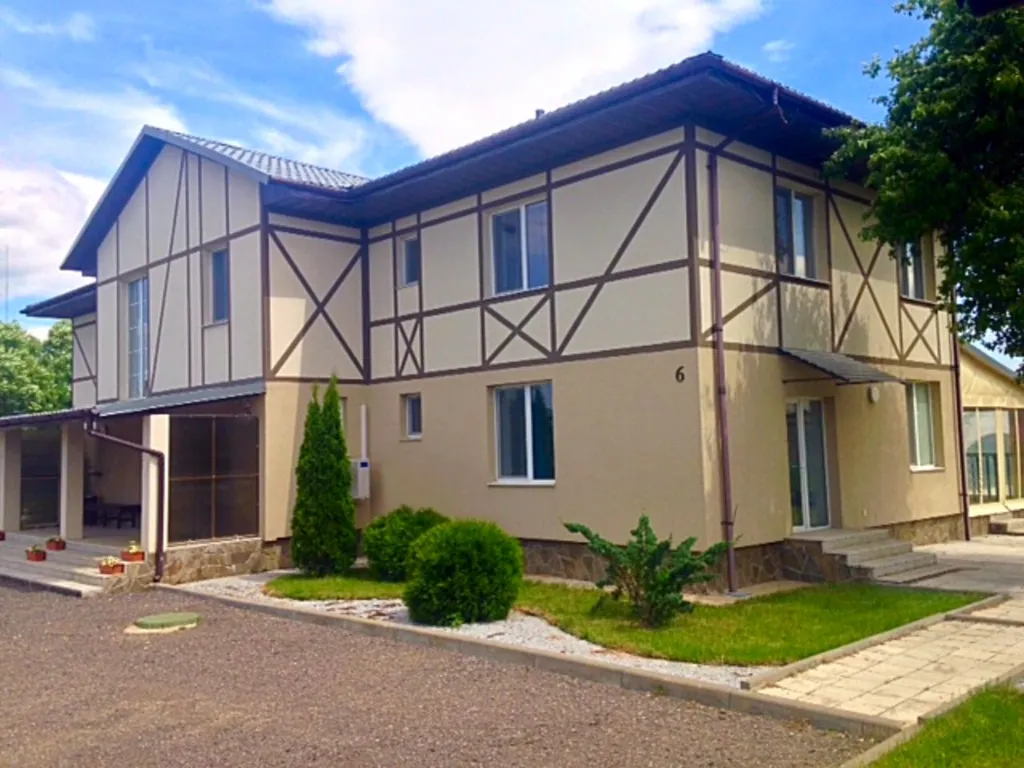 Усадьба Силичи с видом на гору