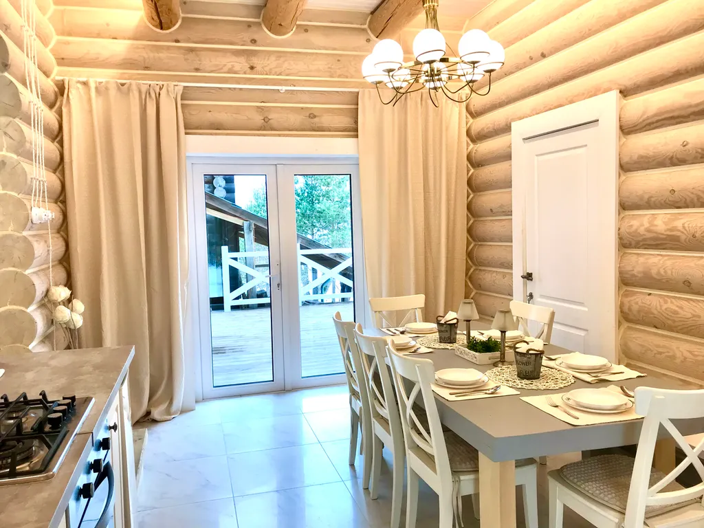 Дом на скале с видом на озеро