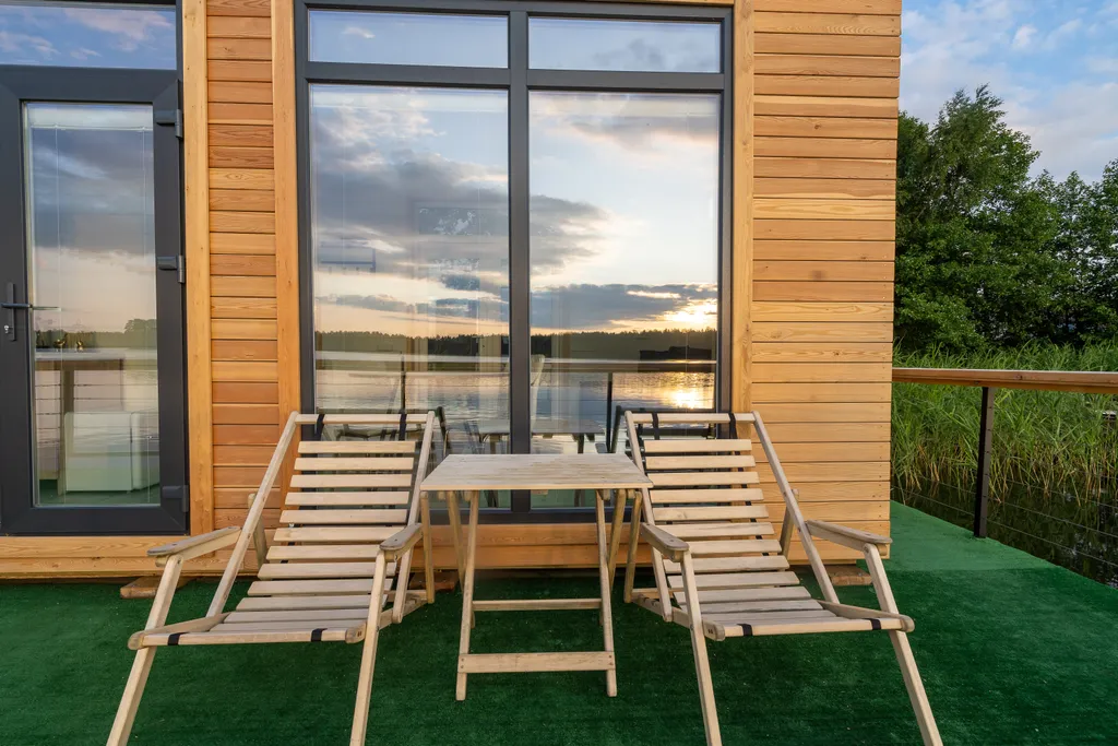 Дом на воде на озера Таир