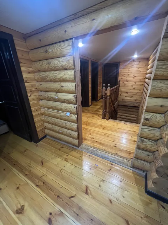 Деревянный дом с бассейном