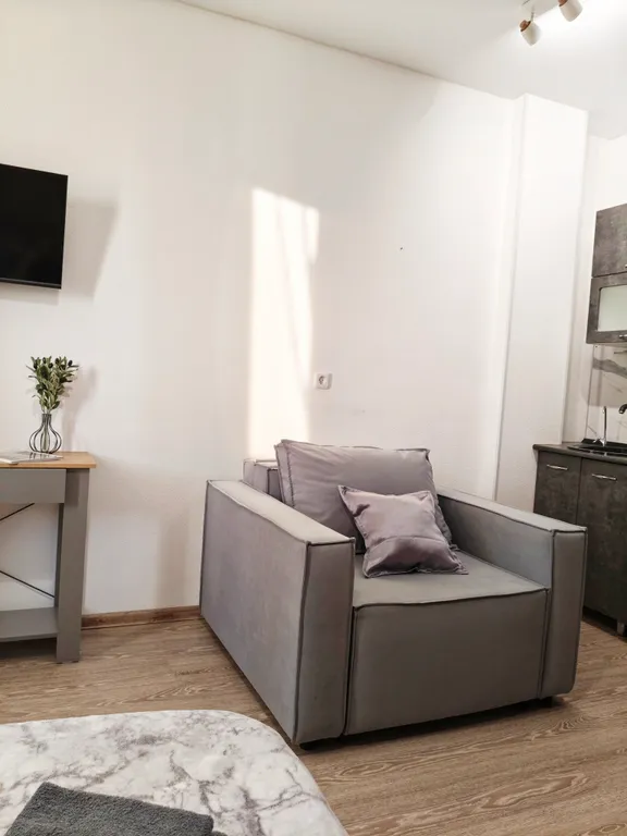 Студия возле Аэропорта с видом на озеро