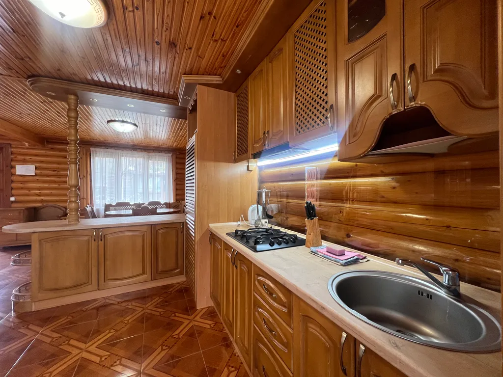 Сруб в Ялте c бассейном и сауной