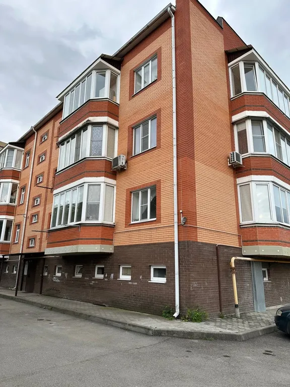 Просторная квартира с видом на горы недалеко от центра города