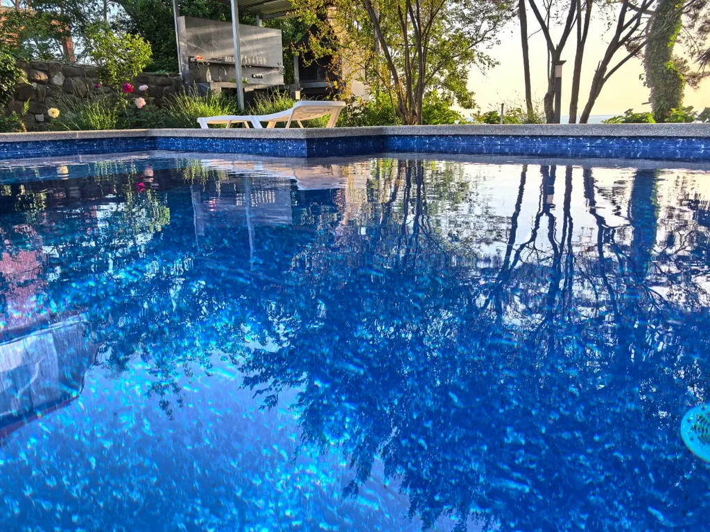 Аппартаменты 1 с теплым бассейном у моря