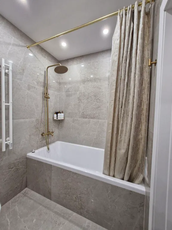 Уютная квартира люкс класса с камином, автовокзал географический центр