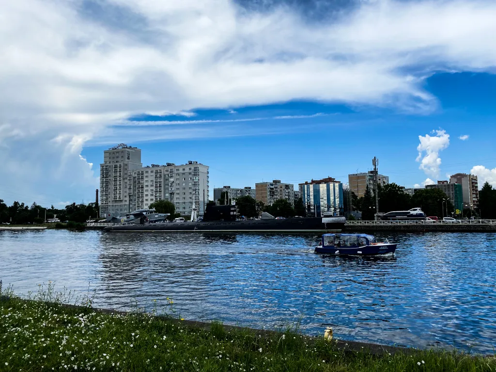 Geometry - просторная квартира с панорамным видом на реку в центре