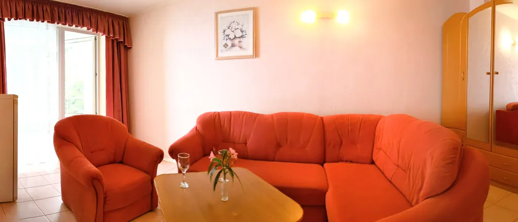 Квартира Семейный двухкомнатный номер с видом на море и большим балконом — аренда посуточно в Утес