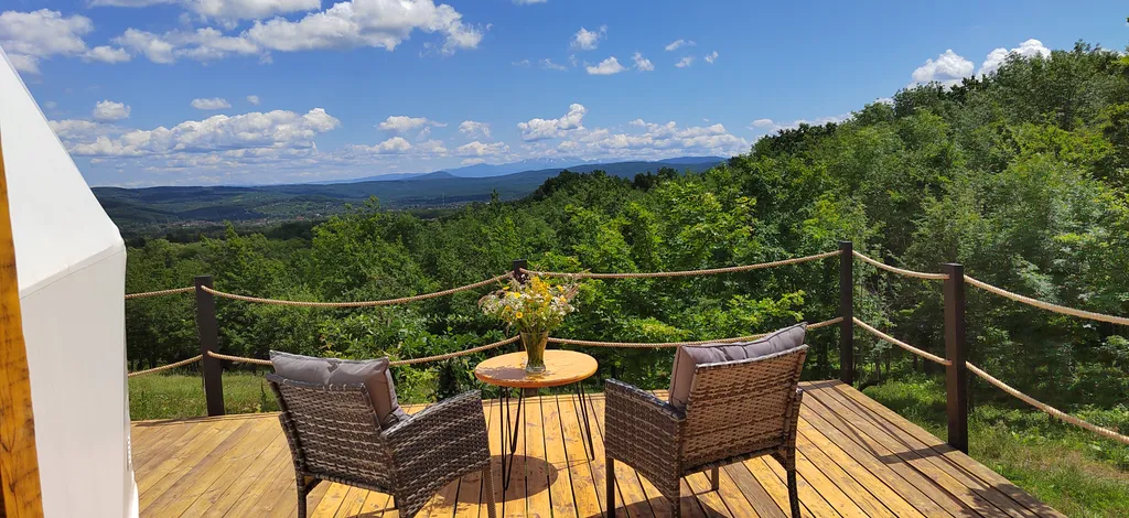 Премиум-отдых: панорамный купол и горячий бассейн-джакузи