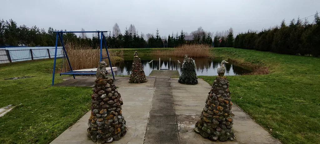 Уединенная дача с прудом и баней у Псковского озера