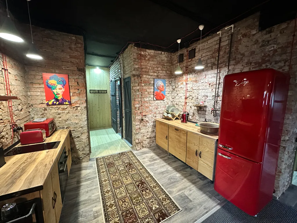 Таунхаус в стиле лофт. Проектор. 
3 минуты до Волги. Песчаный пляж.