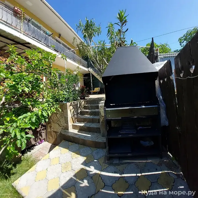 Этаж дома в центре с видом на море и горы