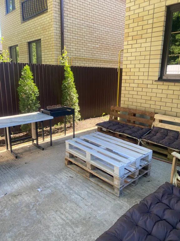 Двухэтажный дом с бассейном караоке и кальяном