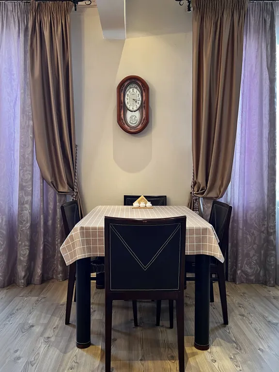 Красивая большая двухкомнатная квартира в микрорайоне Красный Камень